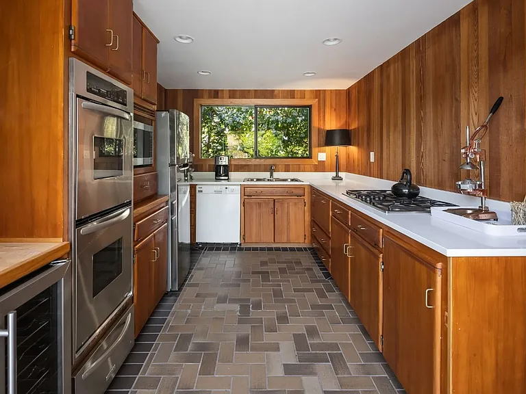 9242 NE 14th St — Photo 31