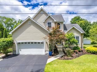 17 Hartman Rd, Albany, NY 12208