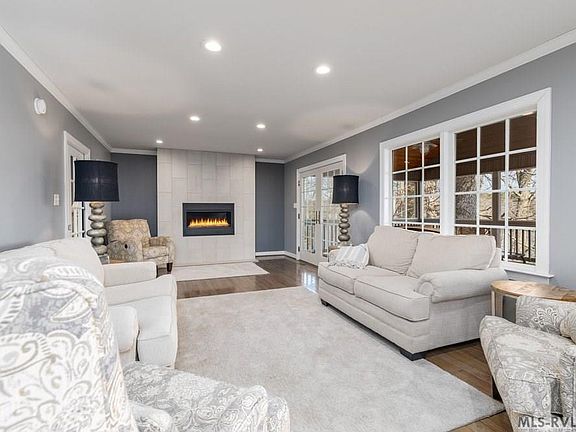 4th image of 418 Fox Den Dr