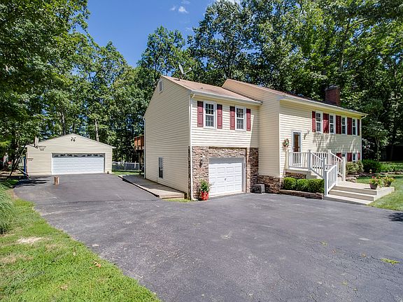 3rd image of 12551 Lindy Ln