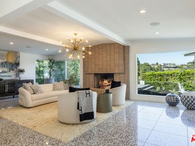 9033 Burroughs Rd, Los Angeles, CA, 90046