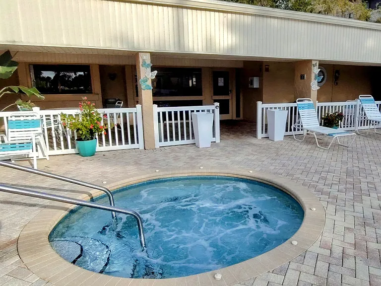 2614 Cove Cay Dr #402 — Photo 7