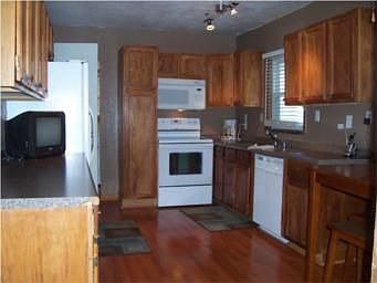 5th image of 5000 Parish Dr