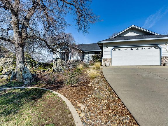 2nd image of 617 Live Oak Dr #137