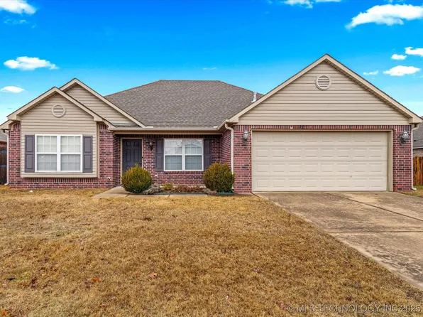 707 NE Spruce Ave, Bartlesville, OK 74006