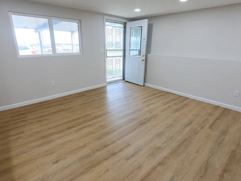 528 N Cogswell Dr — Photo 12