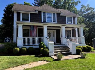 33 Cottage St, Trumbull, CT 06611