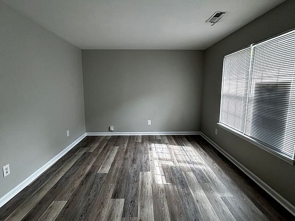 3rd image of 86 Blitford Ave