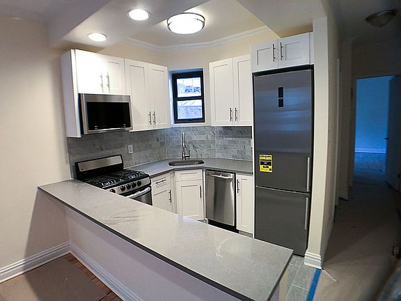 2nd image of 33 W 63rd St APT 6C