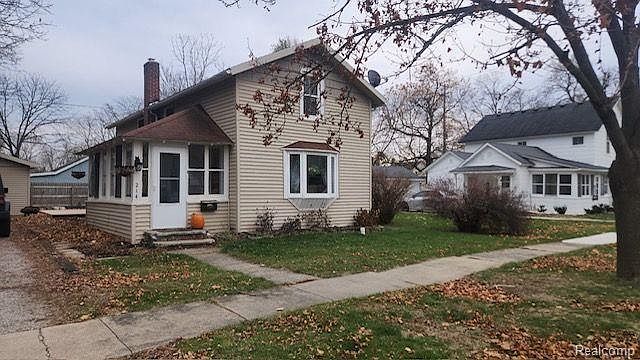 1st image of 214 S Van Buren St
