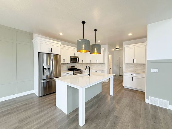2nd image of 1467 W Holland Dr