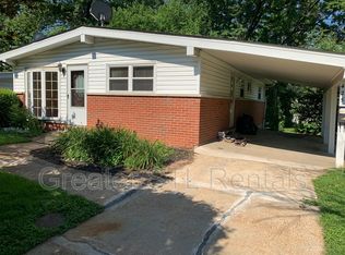 425 Larry Dr, Florissant, MO 63033