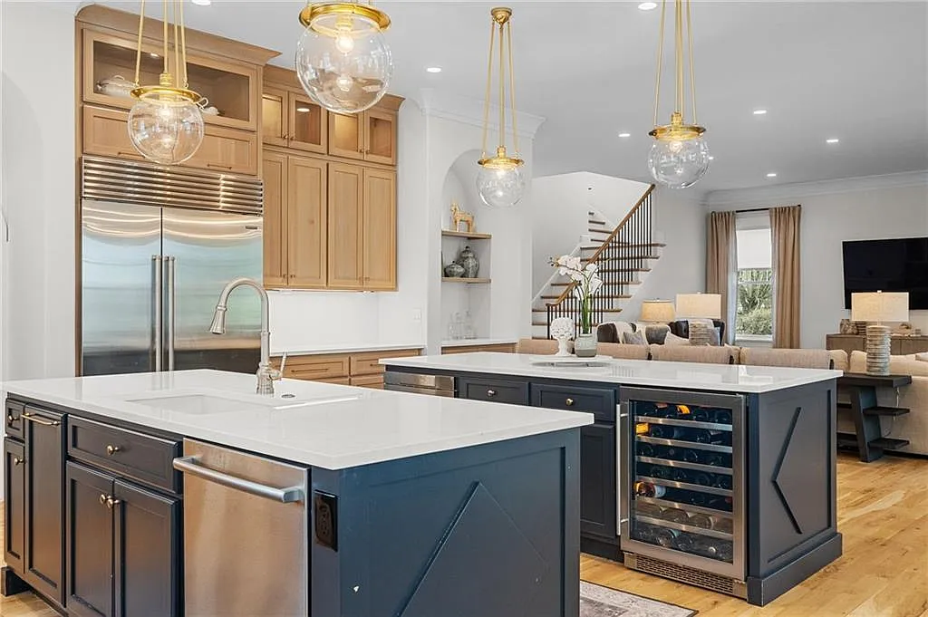 5 bed, 5.5 bath, 5500 sqft, $13,000 — Photo 3