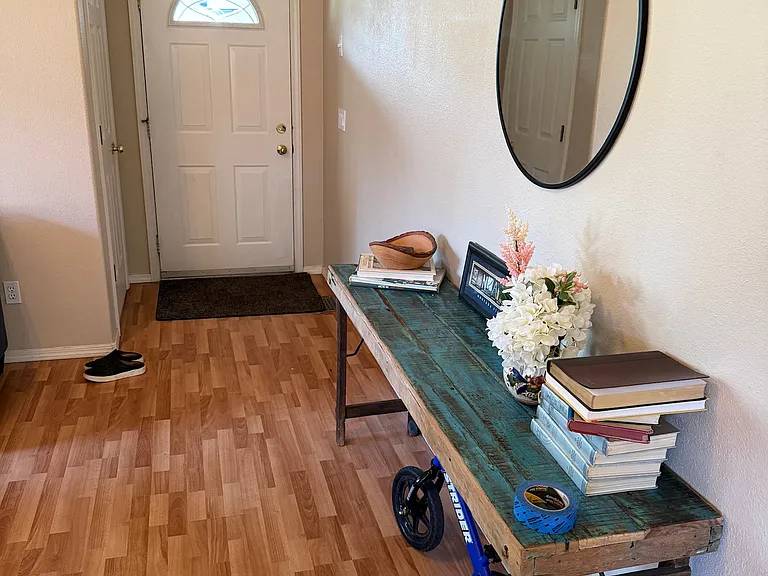 2431 Trisha Ave — Photo 4