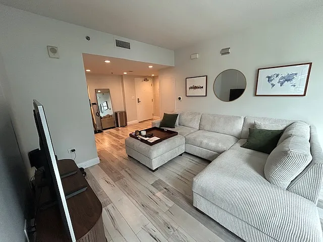 425 W Beech St #804 — Photo 17