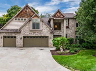 7734 Maceday Lake Rd, Waterford, MI 48329