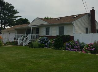 80 E Merritt St, Lindenhurst, NY 11757