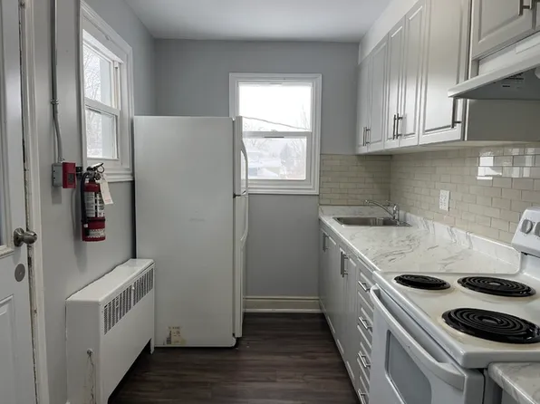 25 Forsythe St #1A, Fort Erie, ON L2A 1X1