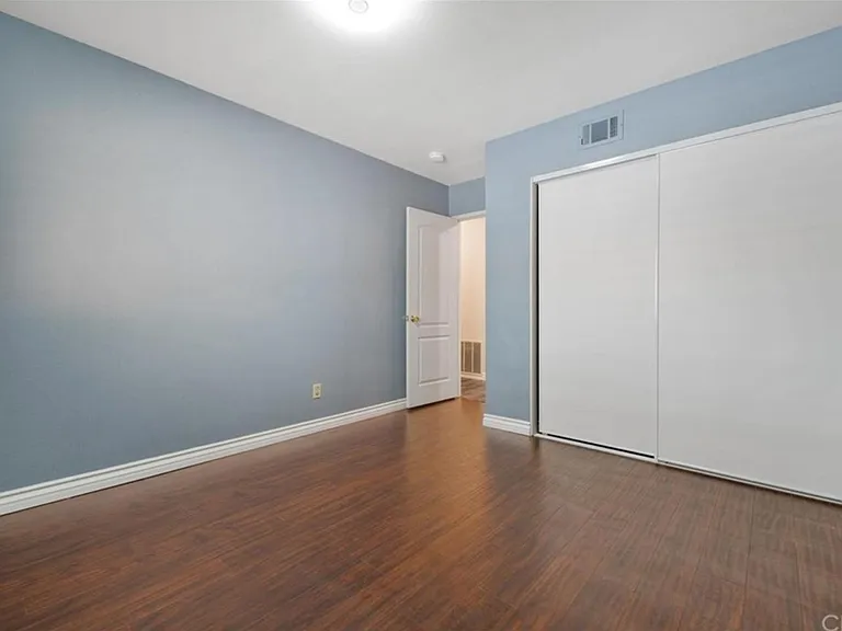 1645 W Victoria St — Photo 33