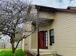 492 Van Camp Sq, Greenwood, IN