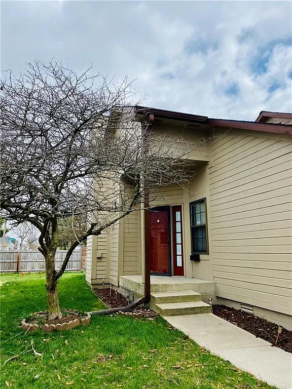 492 Van Camp Sq photo 1