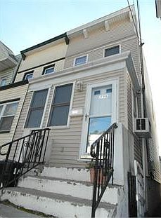 2nd image of 179A Lexington Ave