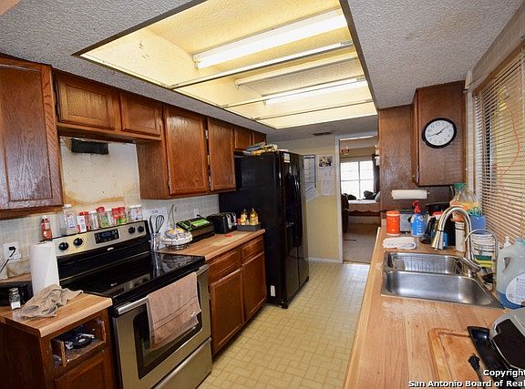 3rd image of 1019 S Ellison Dr