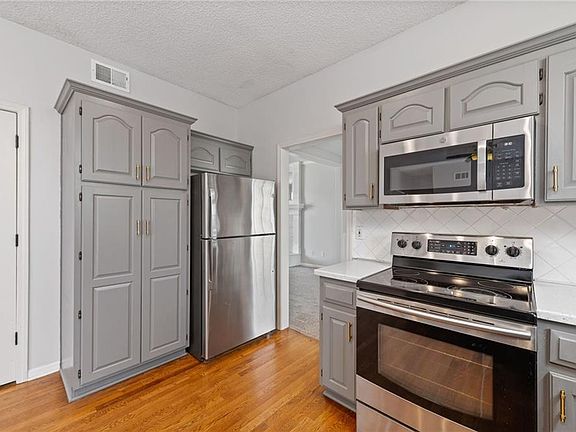 5th image of 4734 Noble St