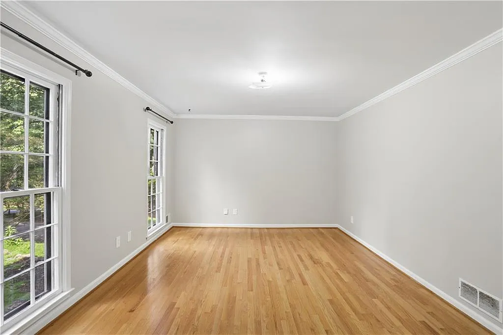 5 bed, 3.5 bath, 2530 sqft, $3,500 — Photo 4
