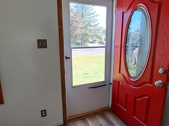 3rd image of 815 S Cypress Ct
