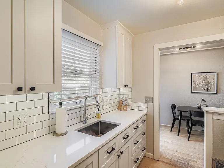 1545 S Steele St — Photo 9