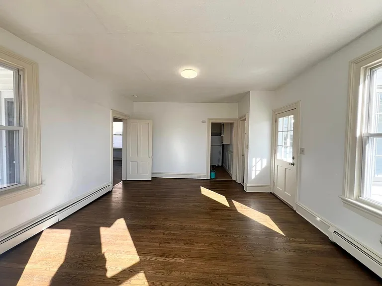 156 Main St — Photo 3