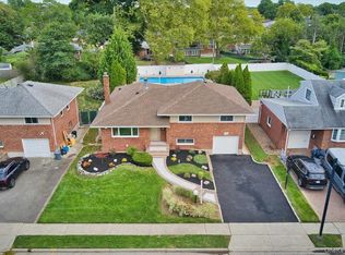 120 Seaman Rd, Jericho, NY 11753