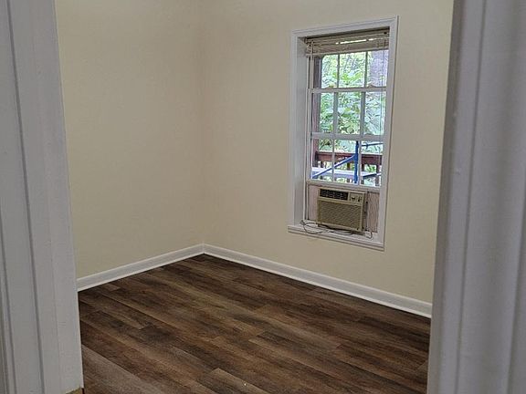 one of 2 guest rooms