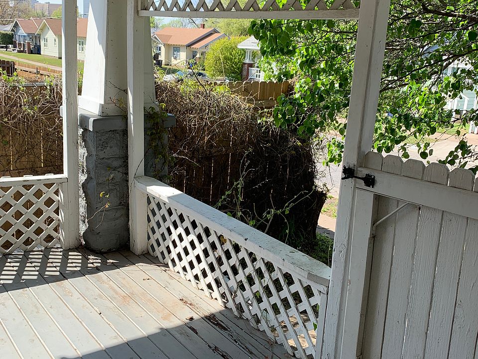 Front porch w/view of downtown Tulsa