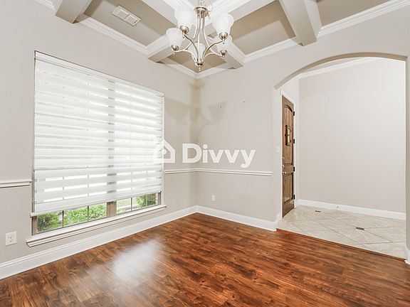 5th image of 813 Lake Meadow Ln