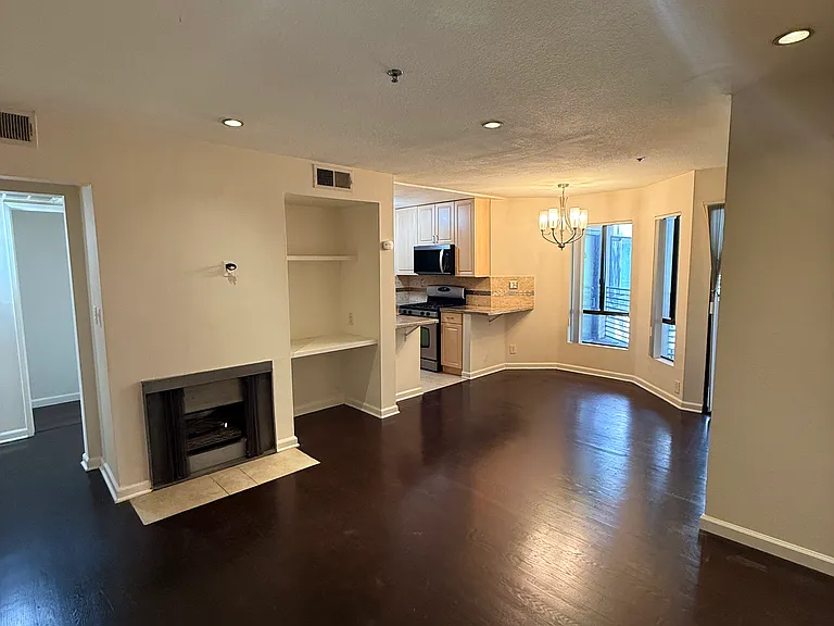 Burton Way Apartments — Photo 13