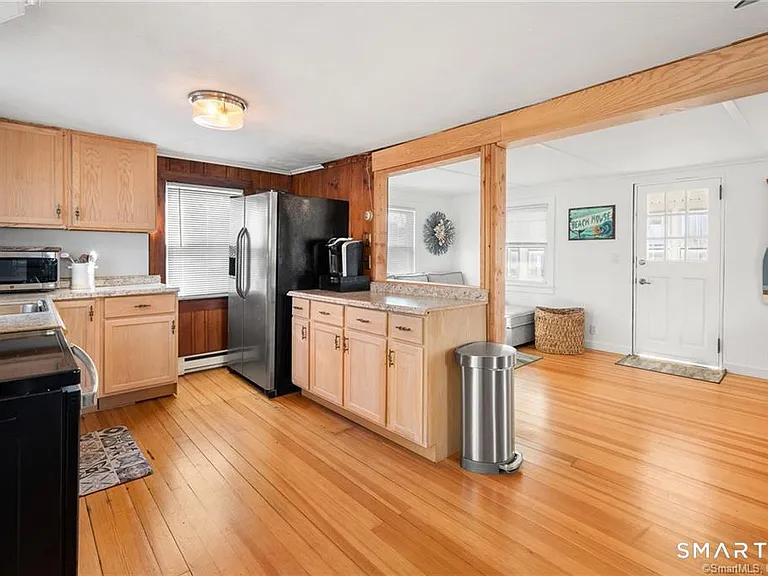 121 Shore Rd — Photo 10