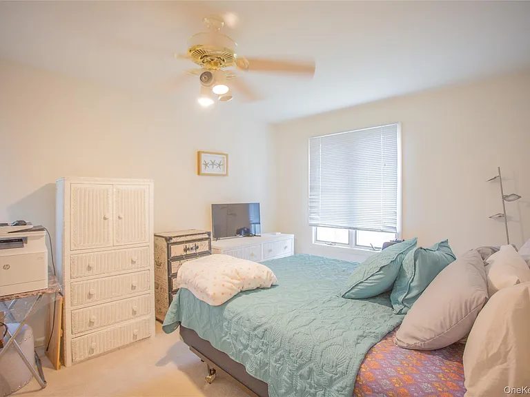 136 E Olive St — Photo 16
