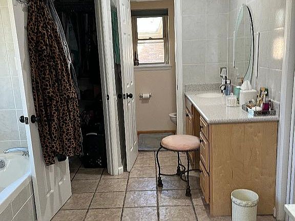 4th image of 1302 Old Hickory Rd