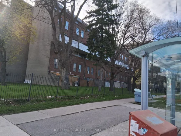 10 Eddystone Ave #148, Toronto, ON M3N 2T2