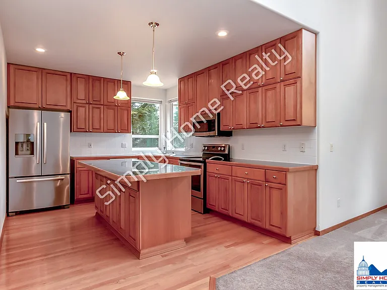 4100 Campus Green Dr NE — Photo 8