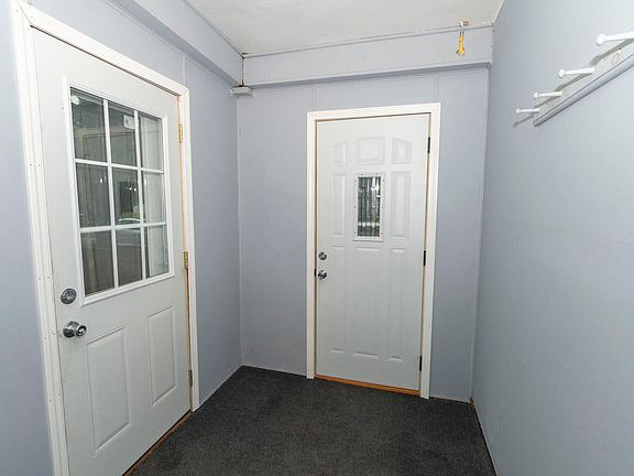 3rd image of 807 Emerson St