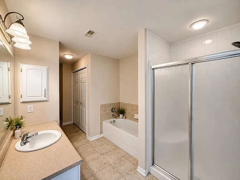 190 Rustic Hills Cres #7 — Photo 9