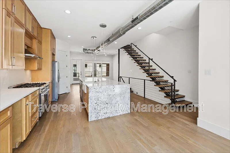 408 Rayner Ave