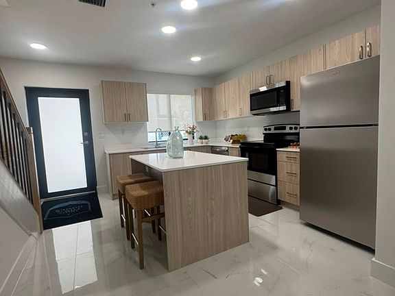 2nd image of 530 W 77th St #C