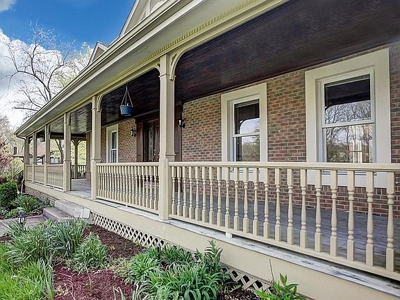 3rd image of 400 Lincoln Cir