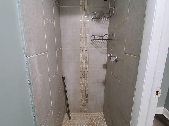 5th image of 346 Sussex Ave #1L