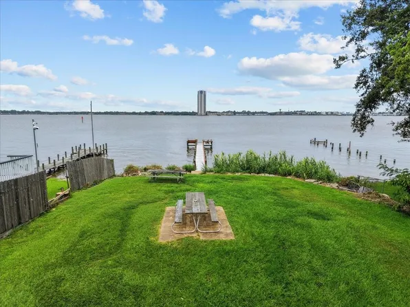 310 Lakeside Dr, Kemah, TX 77565