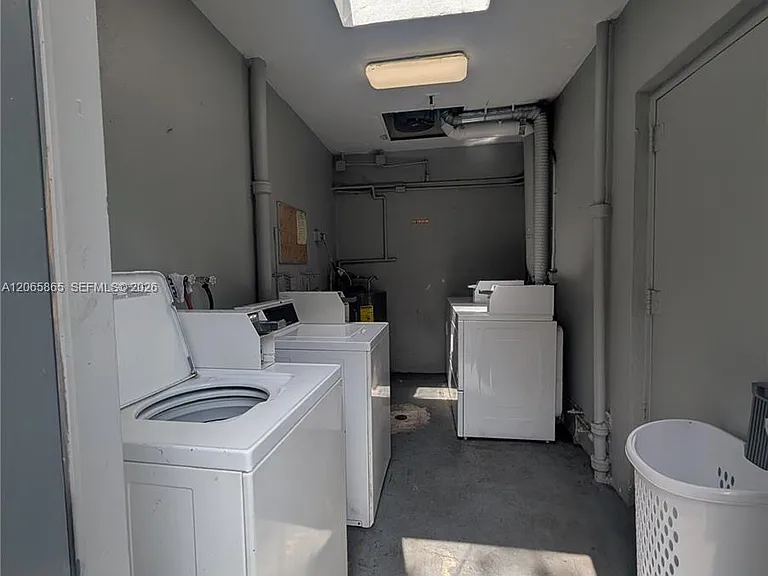 900 Tallwood Ave #305 — Photo 17